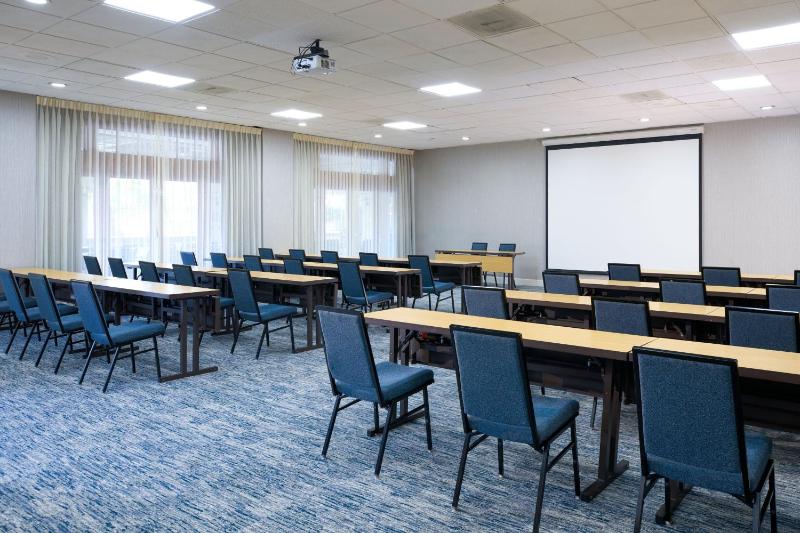 Courtyard by Marriott San Diego Old Town - image 9