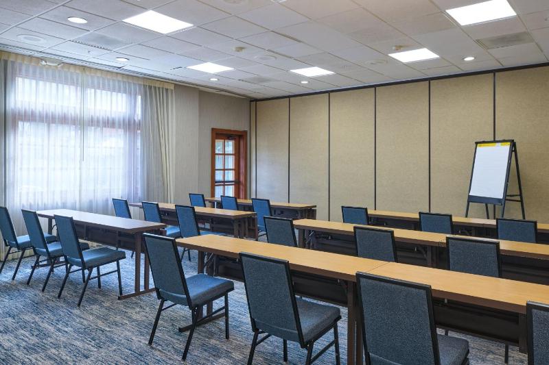 Courtyard by Marriott San Diego Old Town - image 15