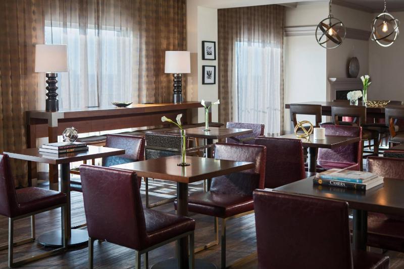 Executive King Room - High Floor image 2