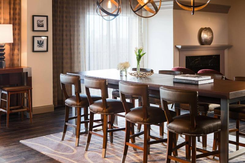 Executive King Room - High Floor image 3