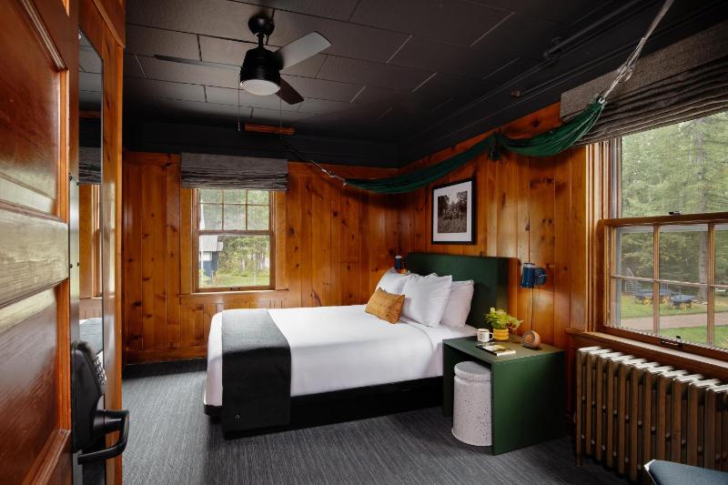 Queen Room image 2