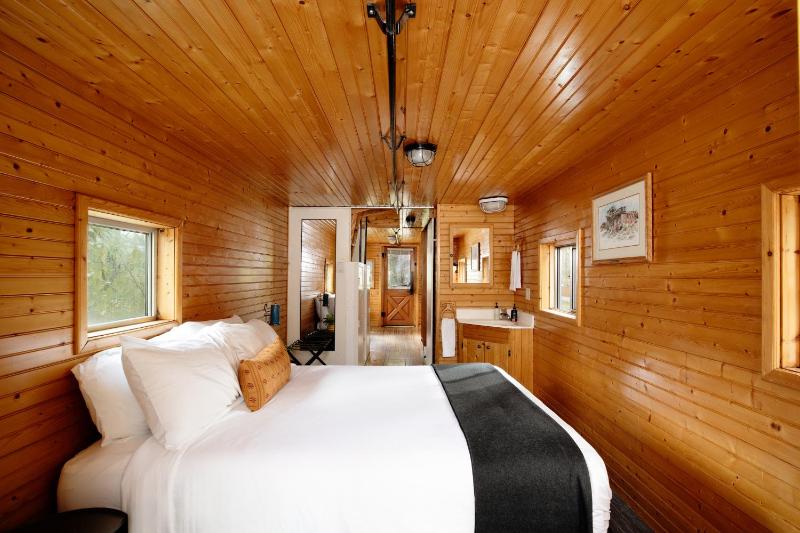 Deluxe Quadruple Room image 1
