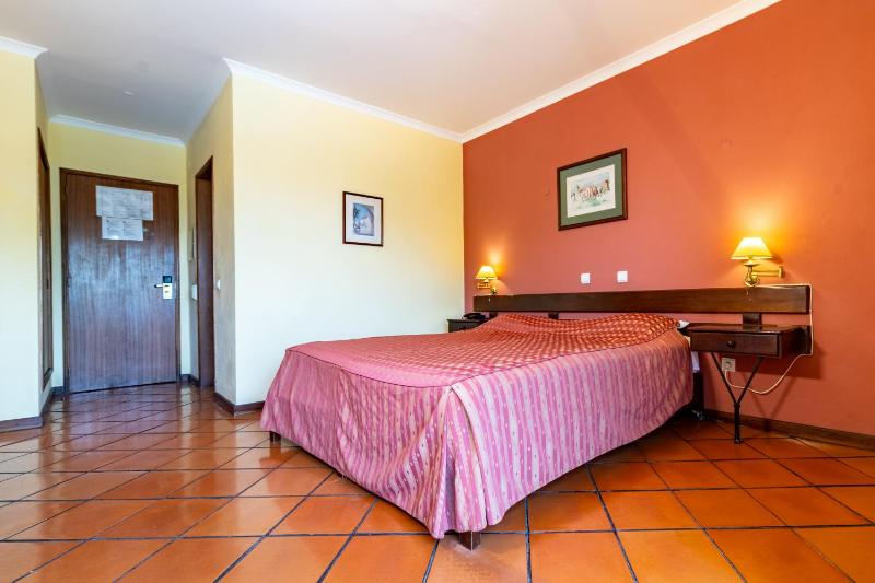 Double or Twin Room image 3