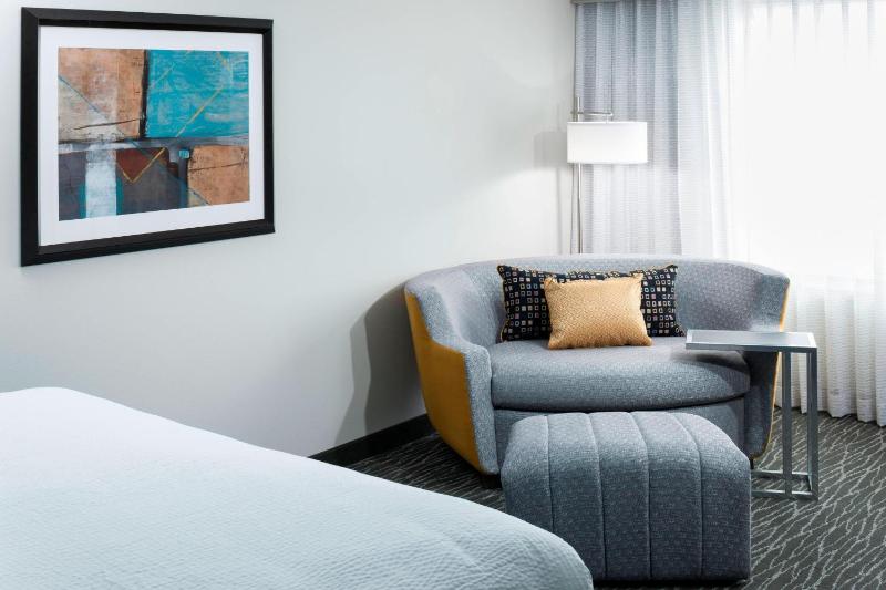 King Room with Sofa Bed image 3