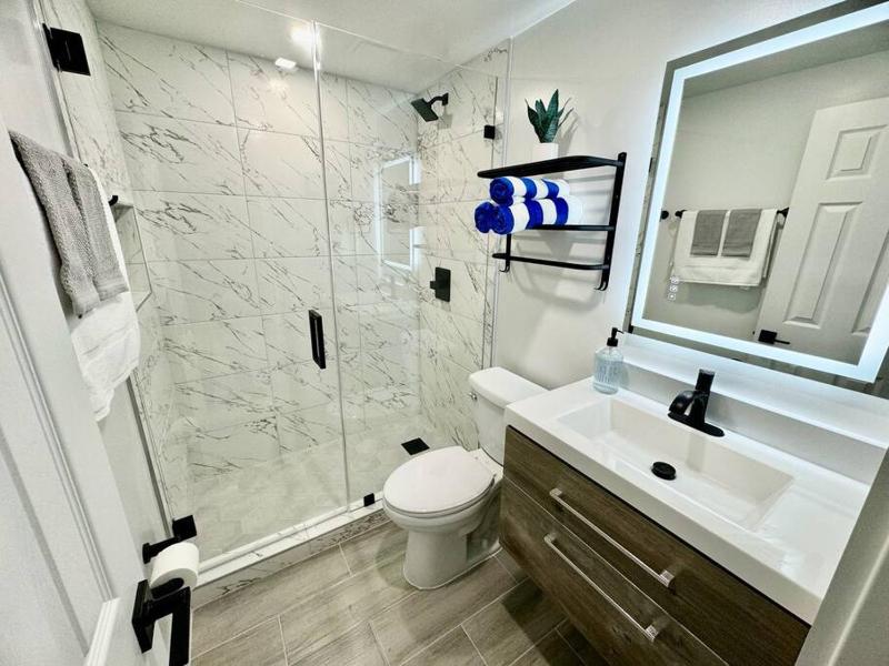 3Bd 2Bath 1 Block from the beach! Newly renovated - image 10