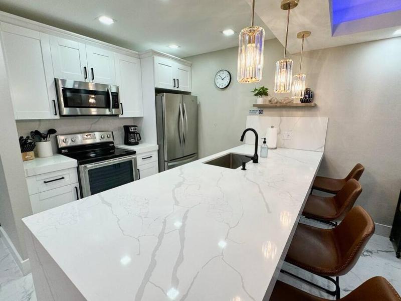 3Bd 2Bath 1 Block from the beach! Newly renovated - image 24