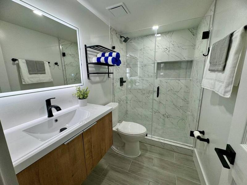 3Bd 2Bath 1 Block from the beach! Newly renovated - image 12