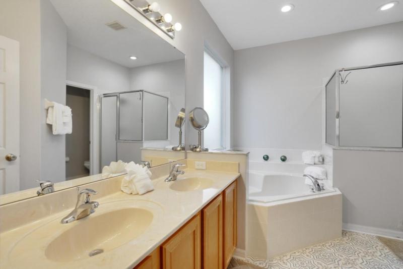 Six Bedroom Disney Home Lanai Screened Pool & Spa - image 25