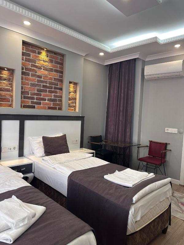 Comfort Triple Room image 3