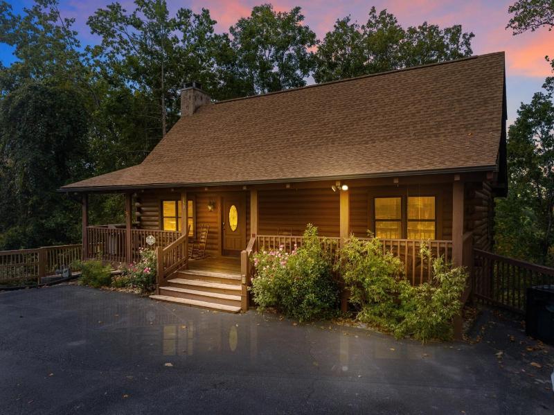 Six-Bedroom House image 1