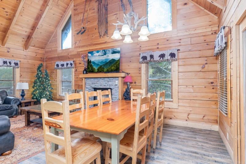 ER101 - Heavenly Hideaway Great location - Close to town! cabin - image 48