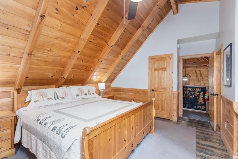 ER101 - Heavenly Hideaway Great location - Close to town! cabin - image 49