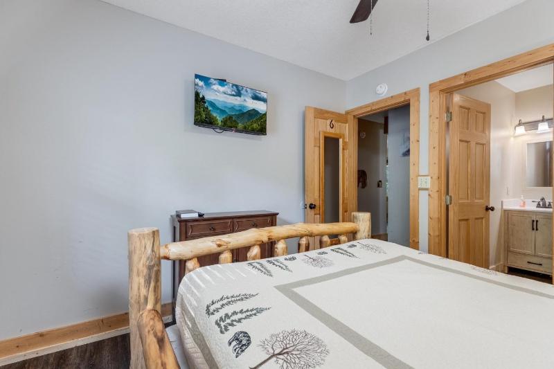 ER101 - Heavenly Hideaway Great location - Close to town! cabin - image 29