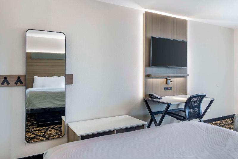 Double Room with Two Double Beds - Ground Floor image 2