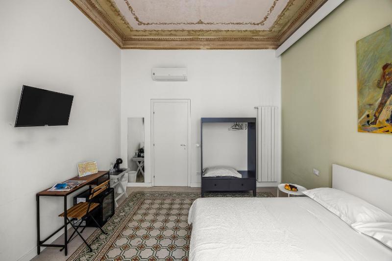 Deluxe Room image 4