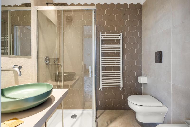 Luxury Quadruple Room image 3