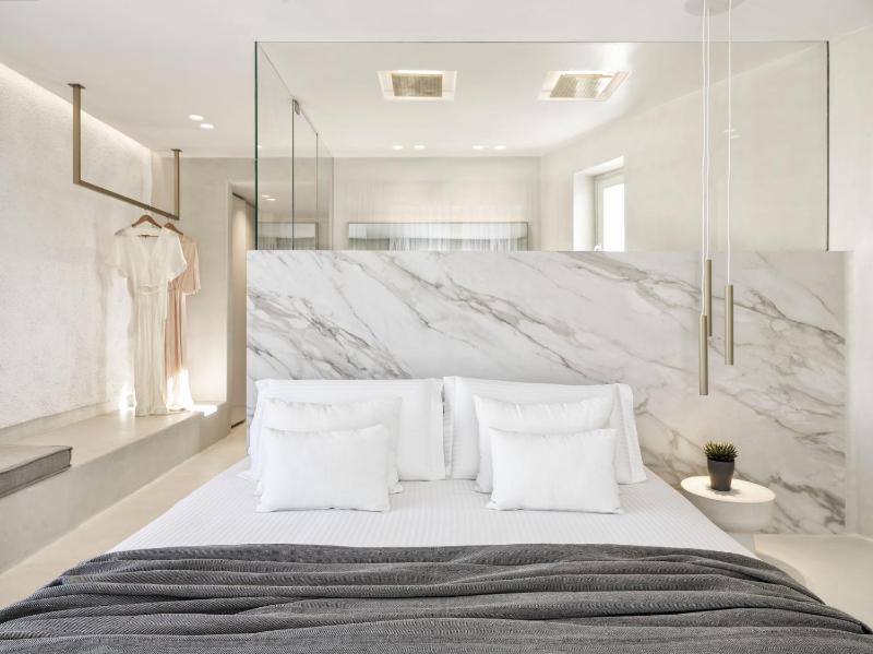 Deluxe Room with Heated Jetted Tub Sea View image 4