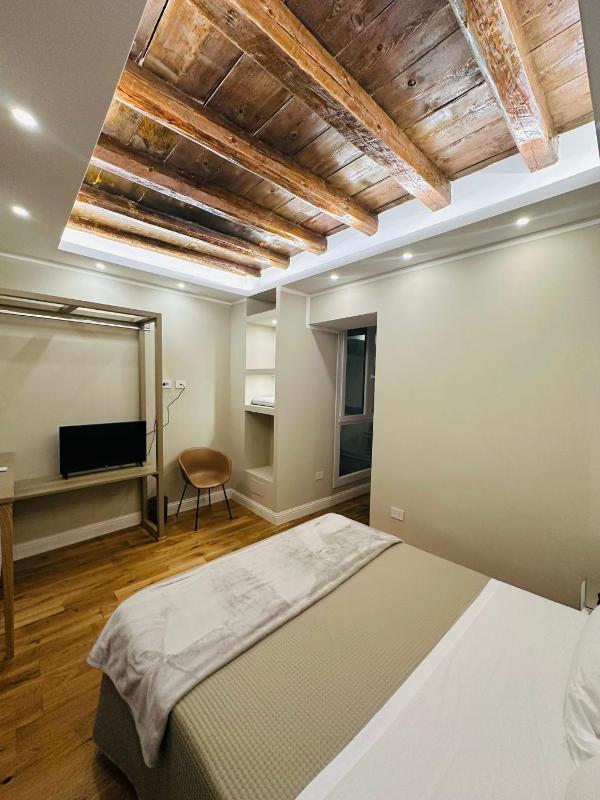 Standard Double Room image 1
