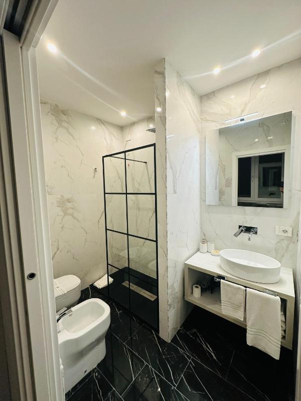 Standard Double Room image 4
