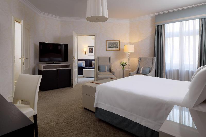 Junior Suite, 1 Bedroom Junior Suite, 1 King image 3