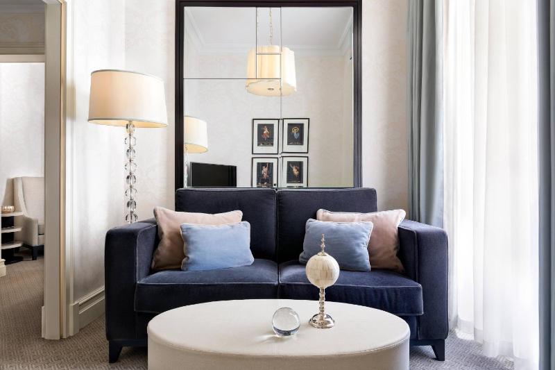 Family room, Larger Guest room image 3