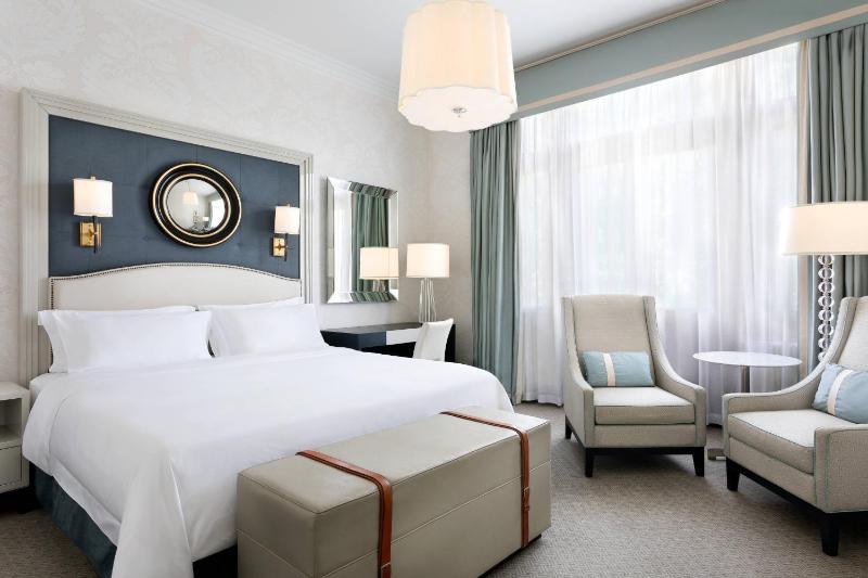 Family room, Larger Guest room image 4