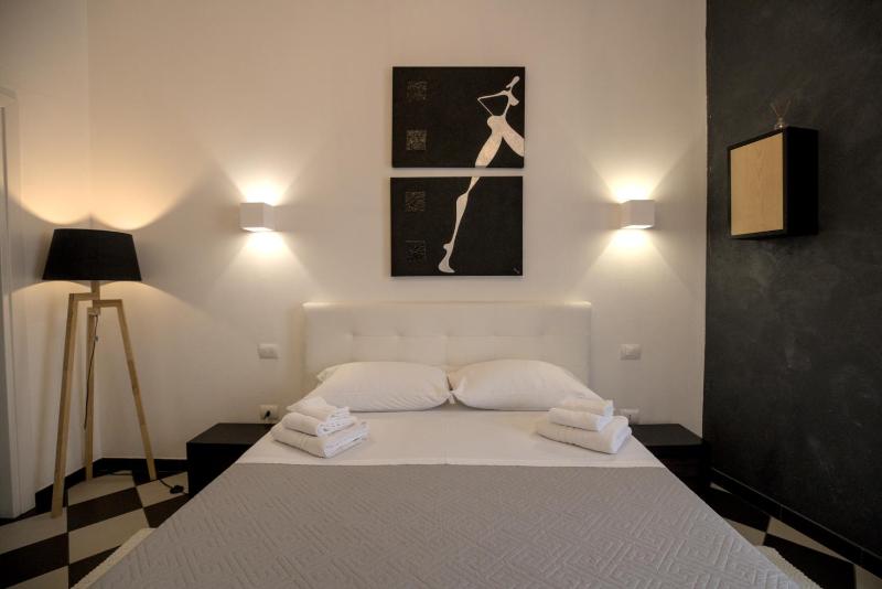 Superior King Room image 3