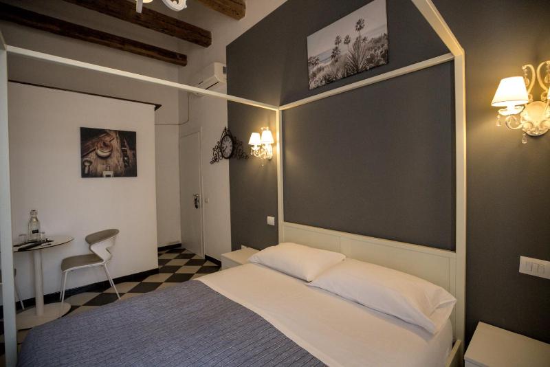 Deluxe Single Room image 4