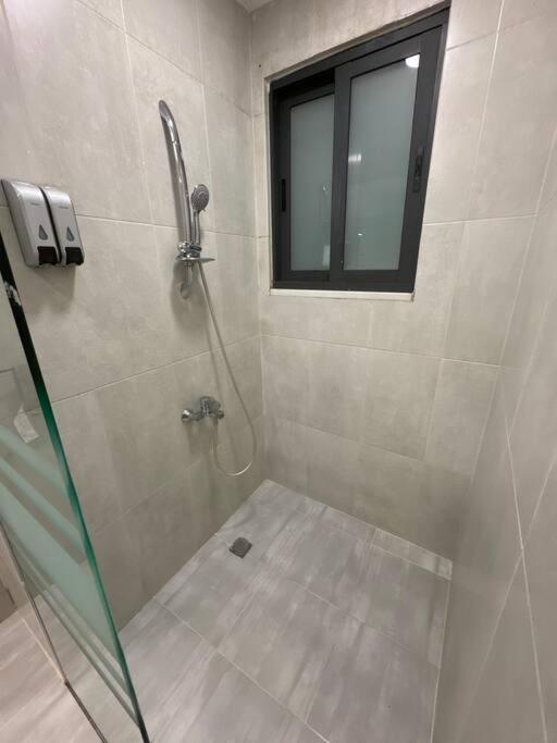 2 En-suite Rooms Central & Spacious - image 2