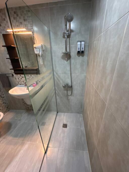 2 En-suite Rooms Central & Spacious - image 16