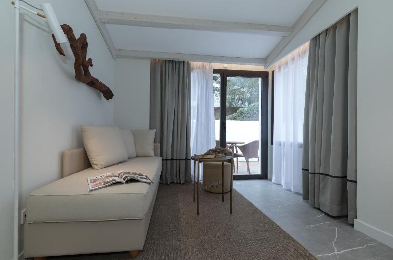 Superior Double or Twin Room with View image 3
