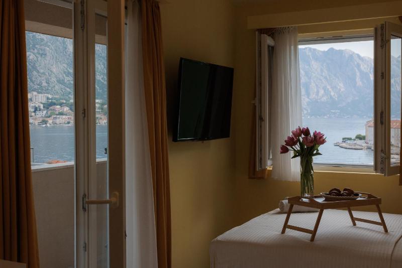 One-Bedroom Apartment image 1