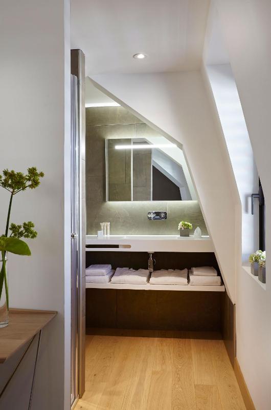 Classic Double Room image 2