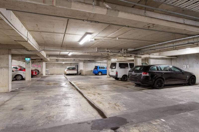 Warm and inviting - Free carpark - image 2