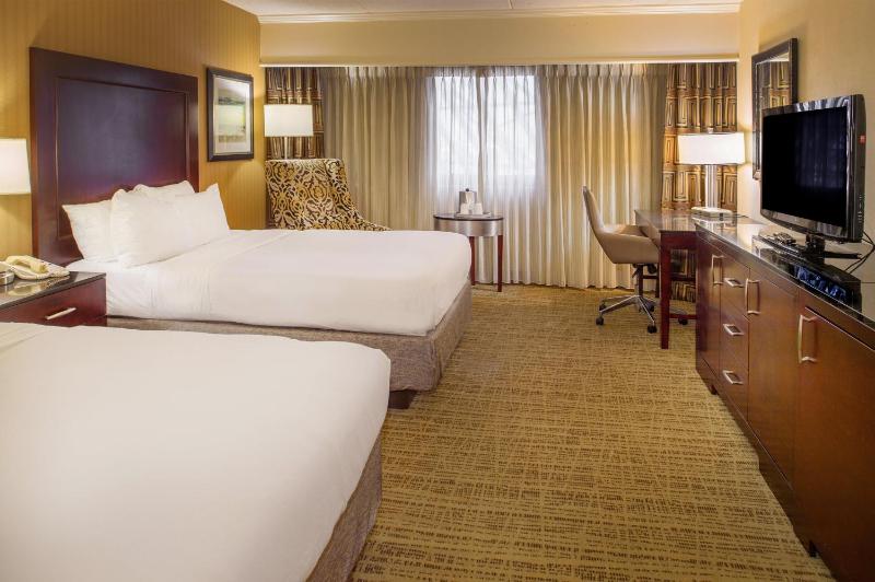 Standard Double Room with Two Double Beds image 4