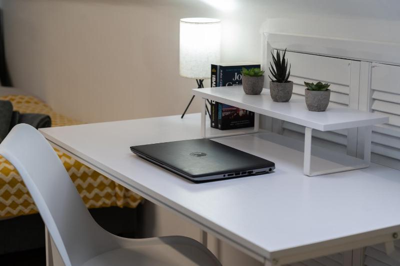 Open Mind Property - 4 Beds & Free Parking - image 6
