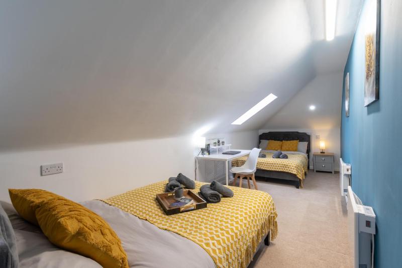 Open Mind Property - 4 Beds & Free Parking - image 23