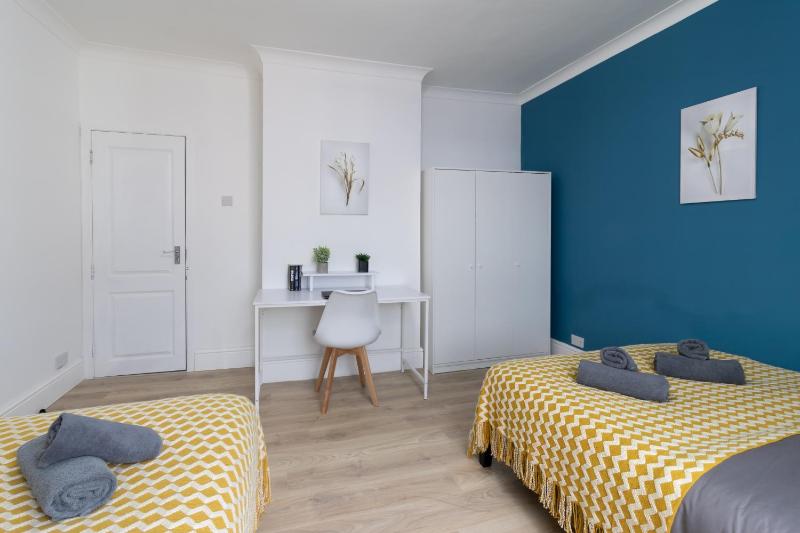 Open Mind Property - 4 Beds & Free Parking - image 29