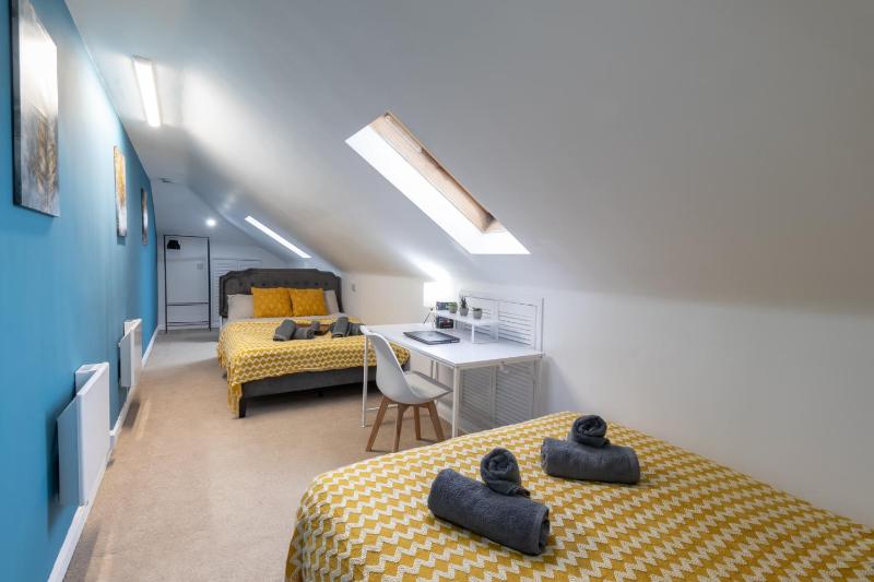 Open Mind Property - 4 Beds & Free Parking - image 14