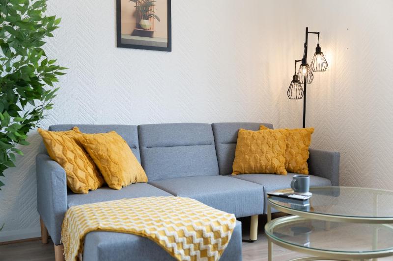 Open Mind Property - 4 Beds & Free Parking - image 9