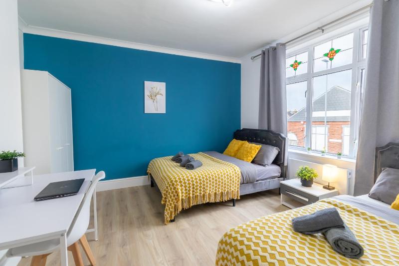 Open Mind Property - 4 Beds & Free Parking - image 32