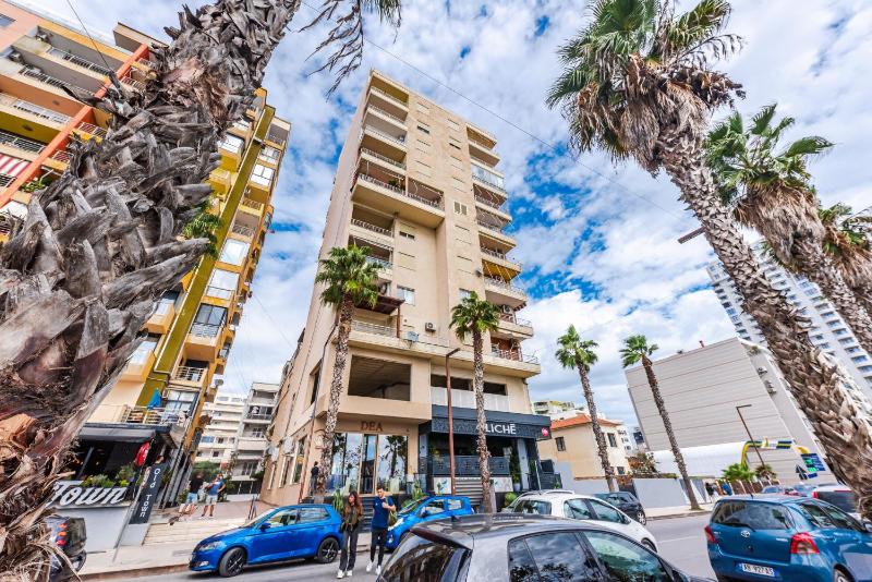 Old Town 2BR with Sea View - image 4