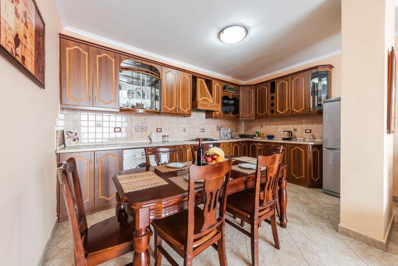 Old Town 2BR with Sea View - image 2