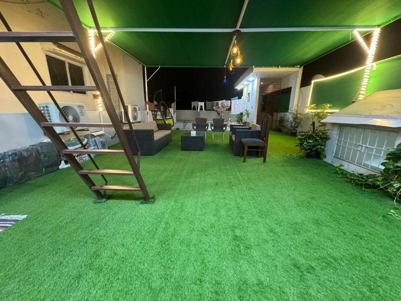Elegant Penthouse Rooms Gulistan E Joher Blk 14 - image 1