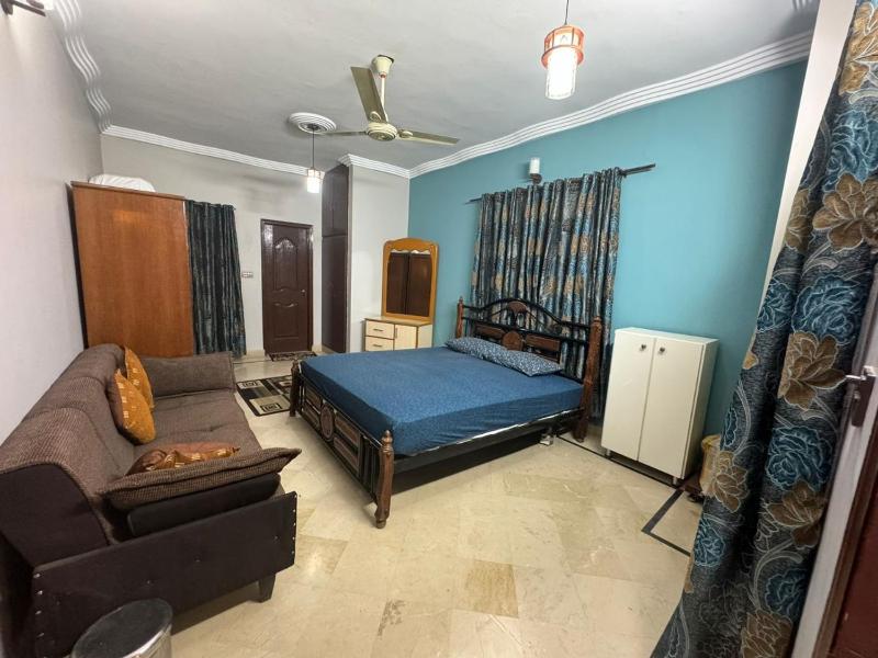 Elegant Penthouse Rooms Gulistan E Joher Blk 14 - image 2