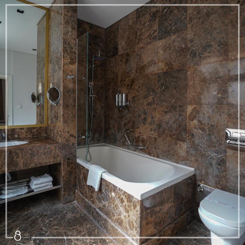 Triple Room with Bath image 2