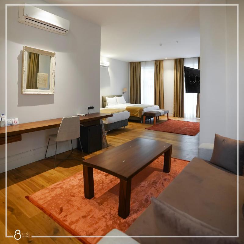 Triple Room with Bath image 1