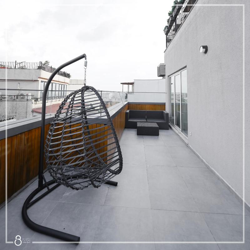 King Room with Balcony image 2