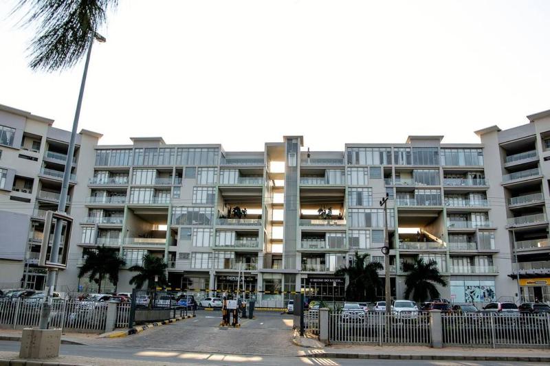 Seaside retreat for urban explorers above Mall - image 2