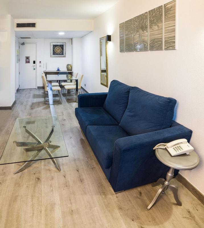 One-Bedroom Junior Suite image 3